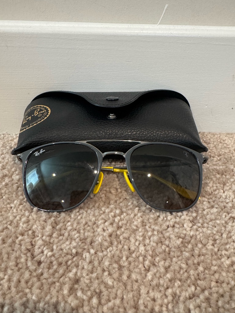 Ray-Ban Menâs Black Metal Aviator Sunglasses With Yellow Accents